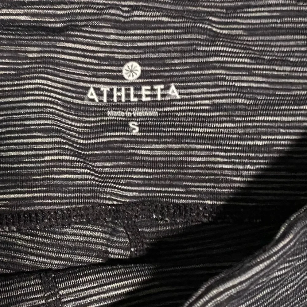 ATHLETA Energy Chaturang Capri Leggings Space Dye Black and Gray Size Small